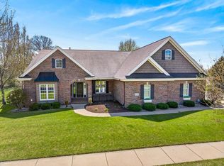 1642 Bellewood Dr, Waunakee, WI 53597