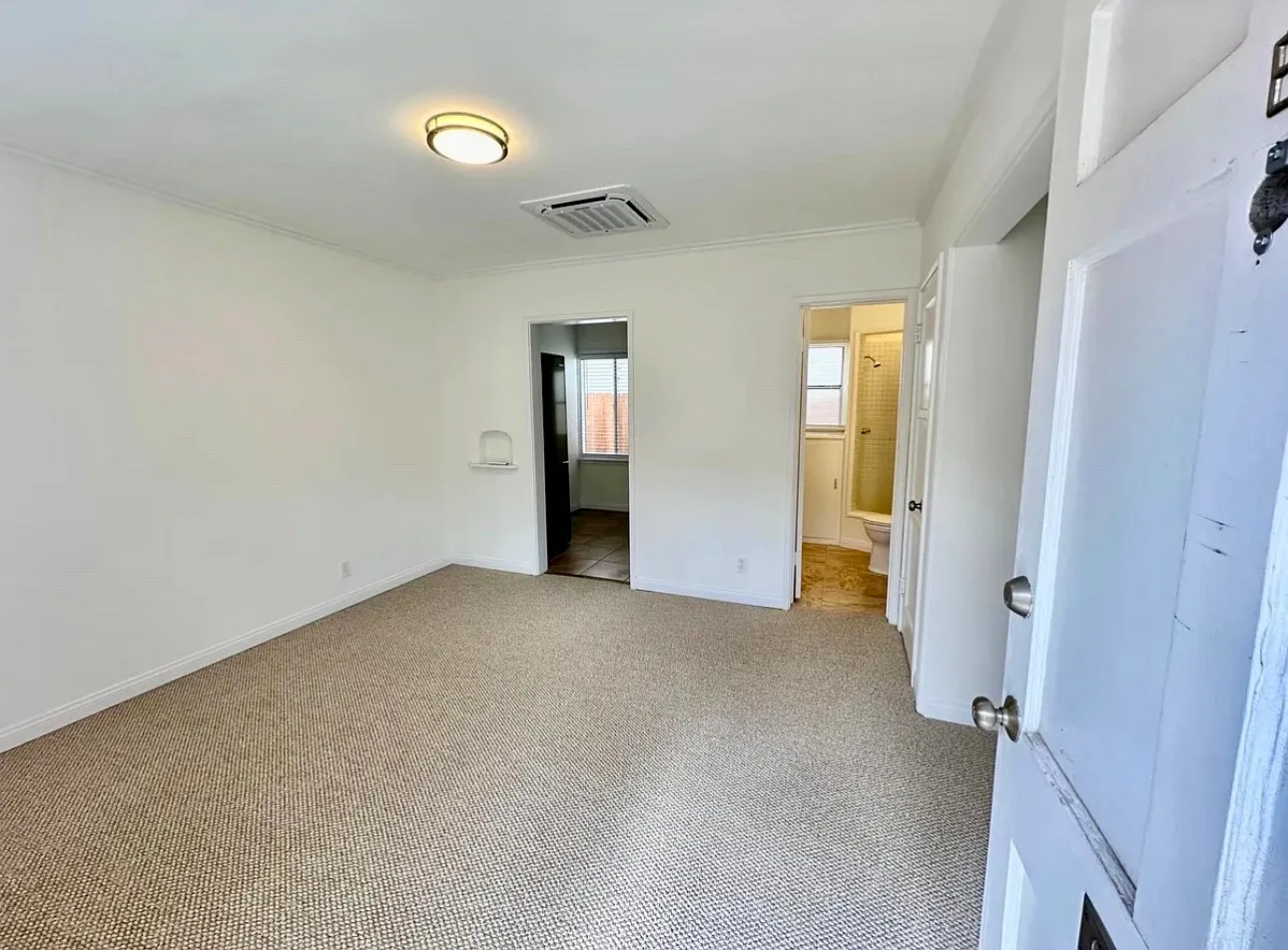 3516 Market St — Photo 4