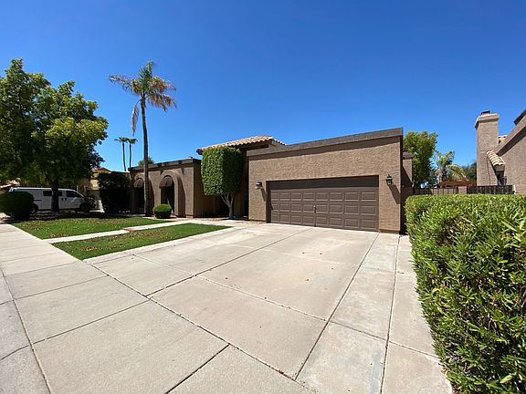 3rd image of 1118 W Newport Beach Dr