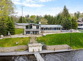 16120 Highland Dr, Spring Lake, MI 49456