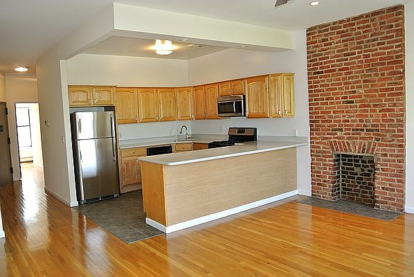 1st image of 633 Vanderbilt Ave APT 3