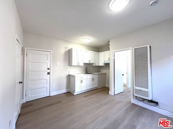 3rd image of 345 W 45th St APT 4