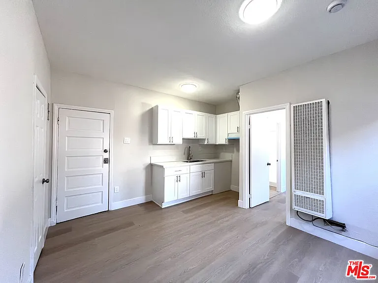 345 W 45th St #4 — Photo 3