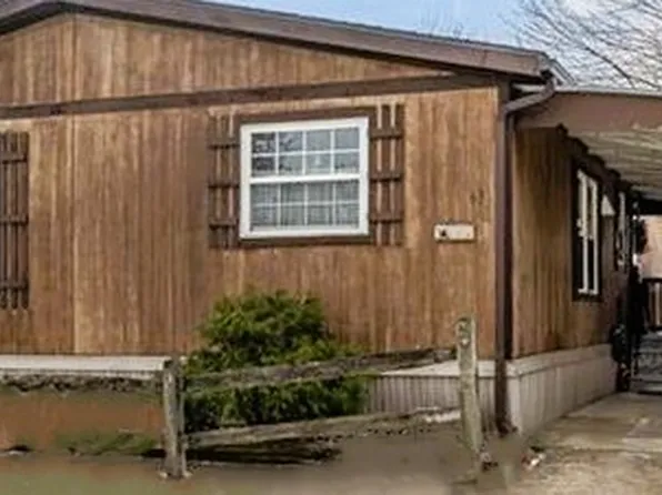 63 Parkway Dr, Olmsted Falls, OH 44138