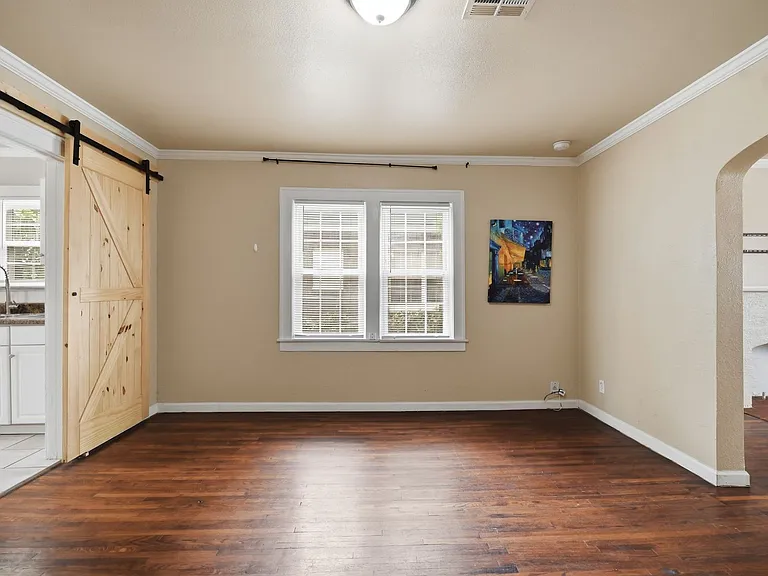 E 8th St Duplex — Photo 31