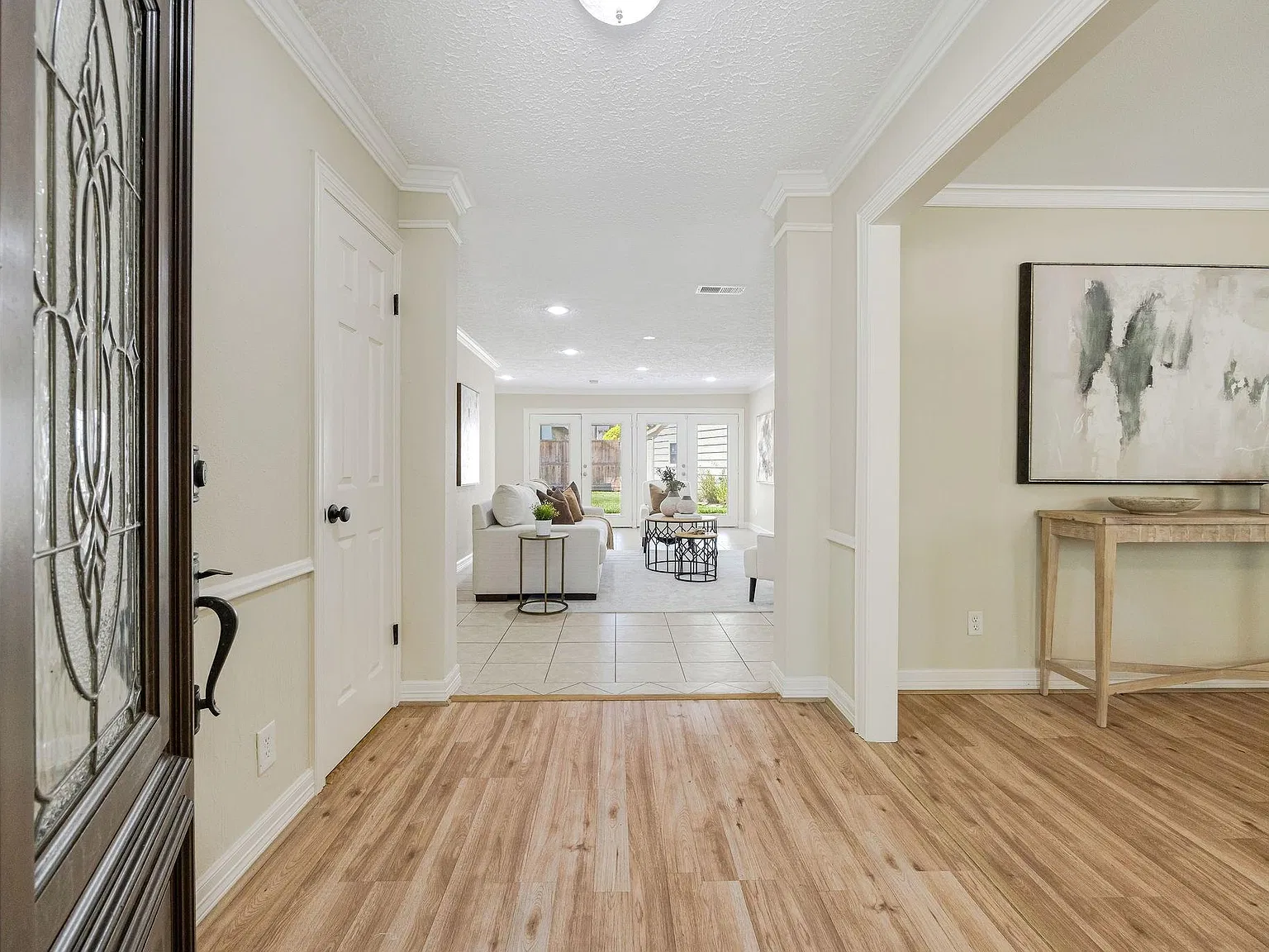 4 bed, 2.0 bath, 2283 sqft, $3,300 — Photo 2