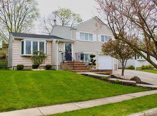 32 Campbell Dr, Parlin, NJ
