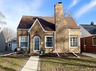 4848 North Elkhart AVENUE, Whitefish Bay, WI 53217