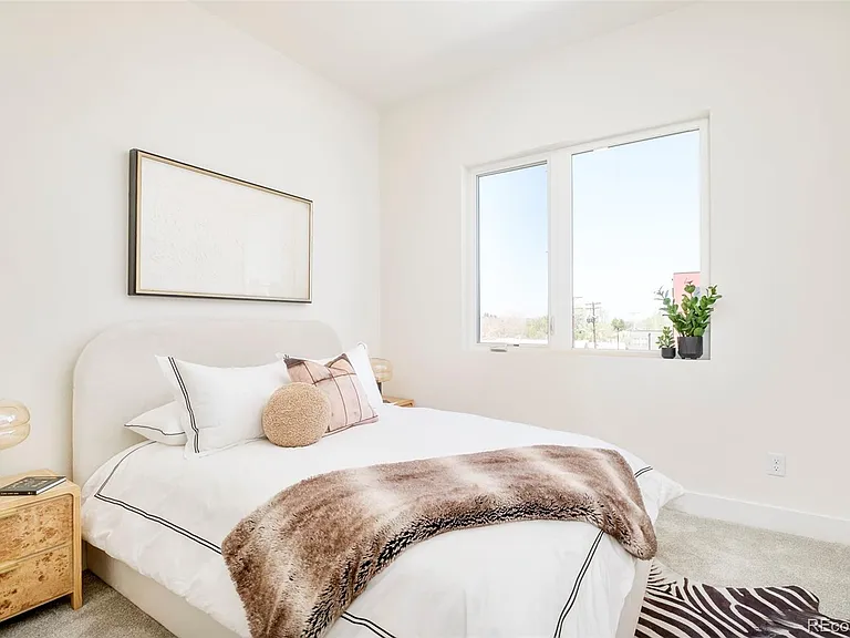 2105 S Galapago St #12 — Photo 25