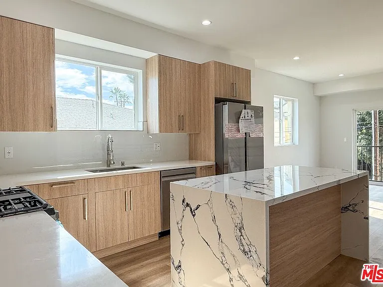 5340 Denny Ave — Photo 3