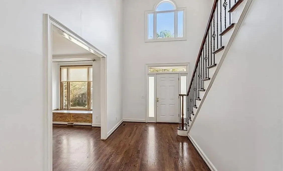 4 bed, 3400 sqft, $3,100 — Photo 2