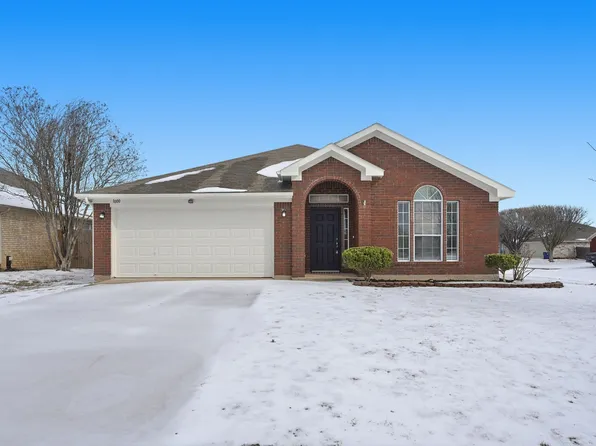 1000 Caleb St, Burleson, TX 76028