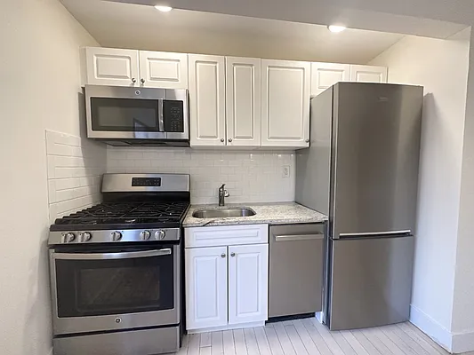 Rented by AZ REALTY NYC LLC | media 3