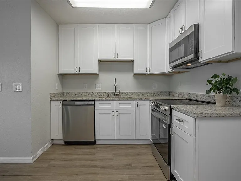 711 Bayshore Dr — Photo 19