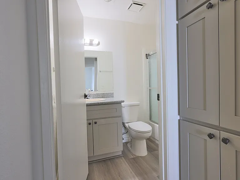 943 Elden Ave — Photo 10