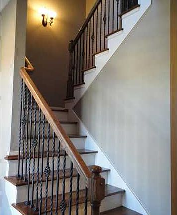 Beautiful Stairwell w/Hardwood Stair Treads