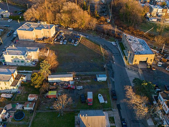 5th image of 107 W Clarkson Ave