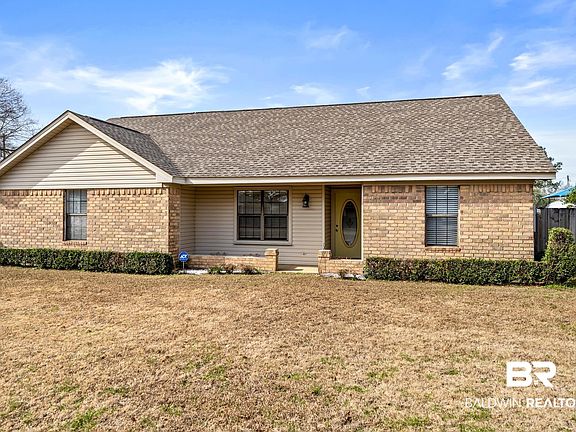 2nd image of 4 Magnolia Cir