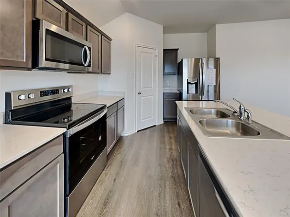 724 Glover Dr, Aubrey, TX 76227