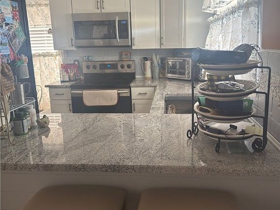 3rd image of 619 SE 12th Ave APT 116