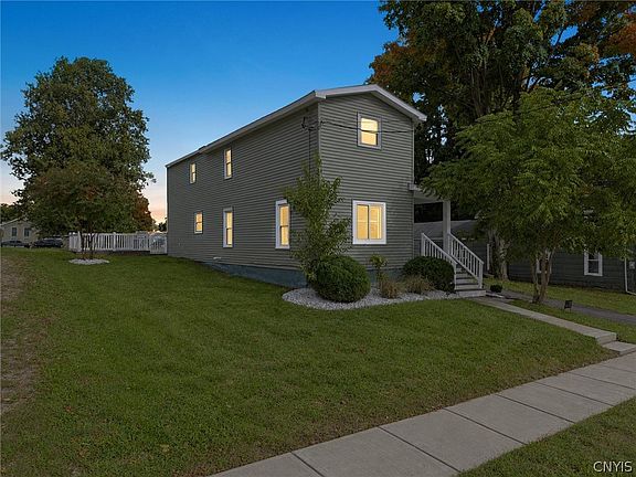3rd image of 126 Pleasant St