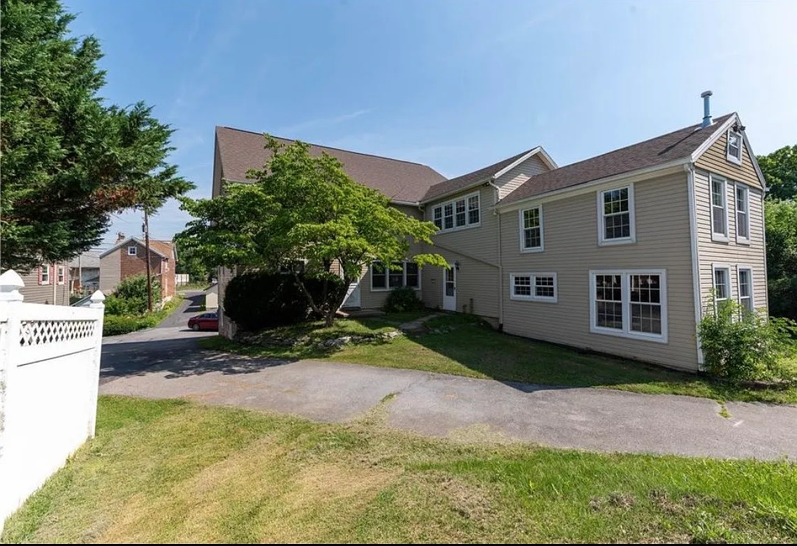 4 bed, 2808 sqft, $2,495 — Photo 3