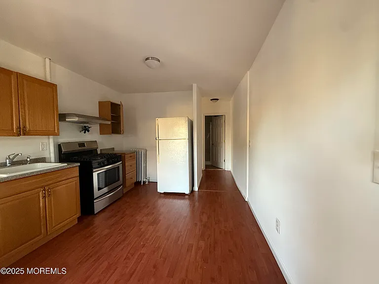 604 Irving Pl — Photo 4