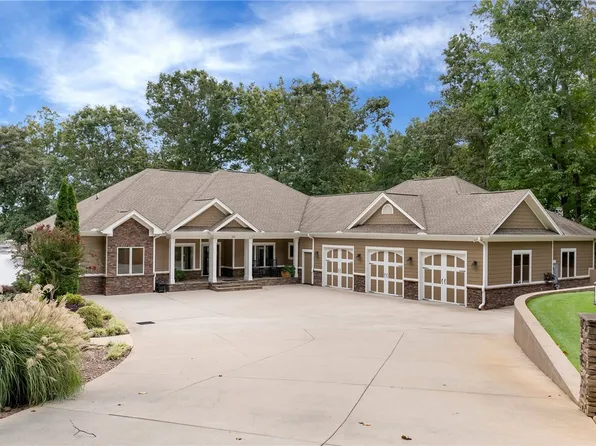 312 Willow Oak Ct, Seneca, SC 29672