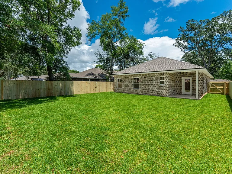 1404 Hickory St — Photo 39
