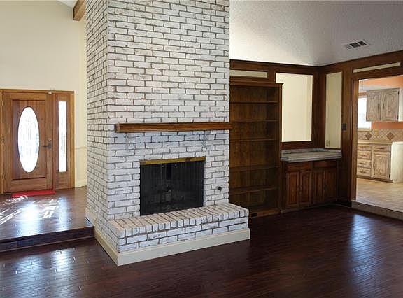4th image of 1605 Scottsdale Dr