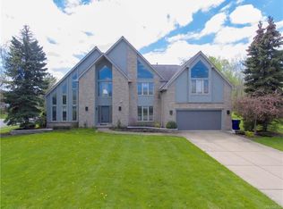 1 Sable Ct W, East Amherst, NY 14051