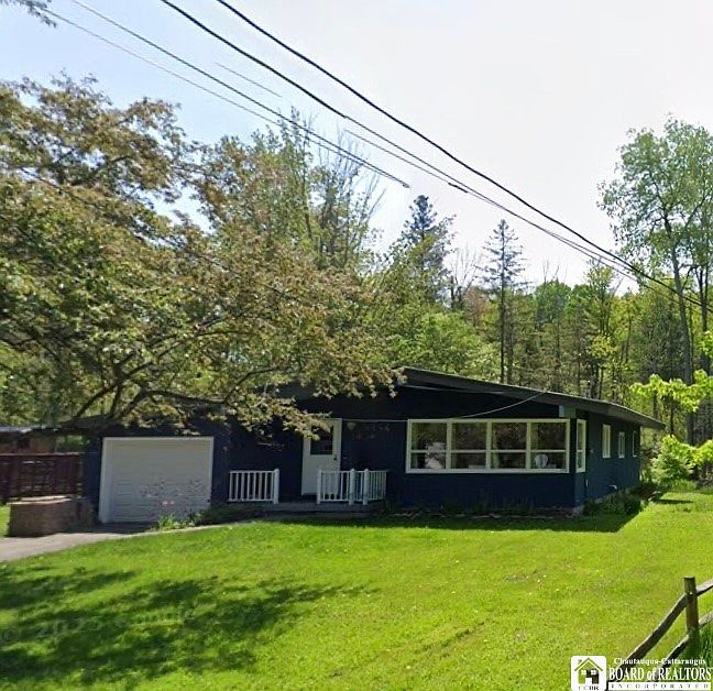 1st image of 107 Erie St