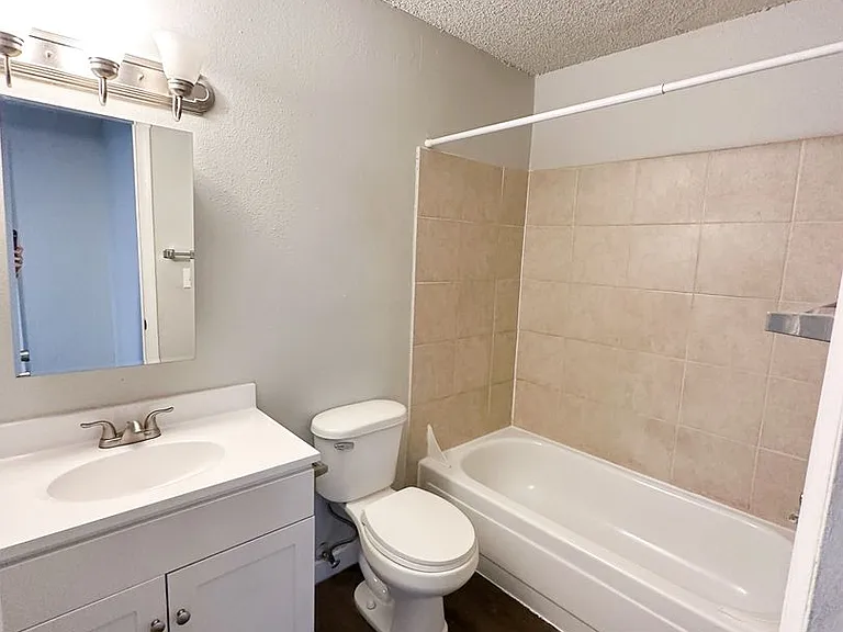 Elm Grove Apartments — Photo 10