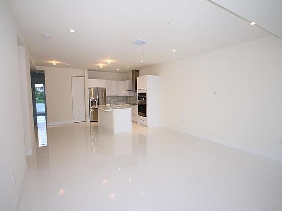 4th image of 10260 NW 63rd Ter APT 105