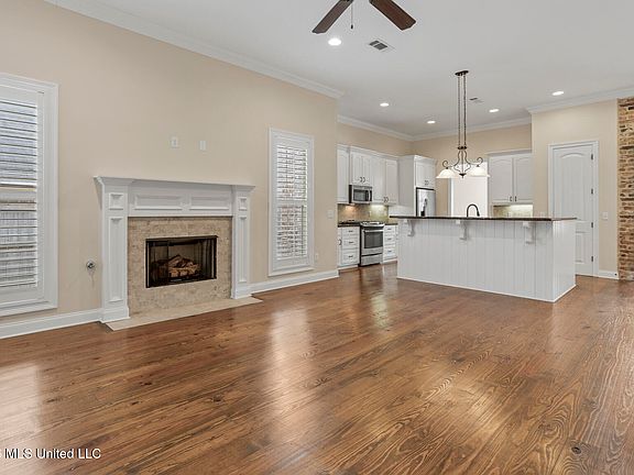 5th image of 8 Enclave Cir