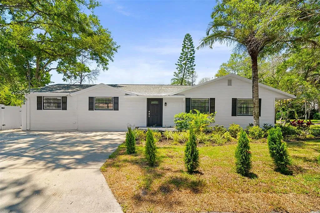 3 bed, 2.0 bath, 1638 sqft, $4,350 — Photo 4