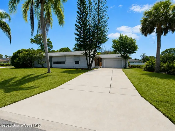581 Borraclough Ave NW, Palm Bay, FL 32907