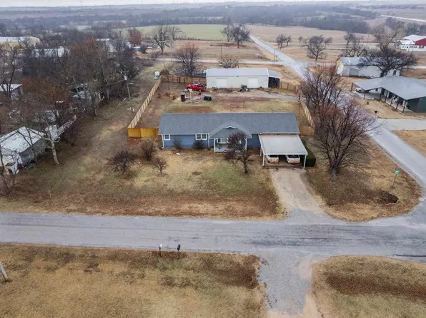 417 SW 3rd St, Lucien, OK 73757