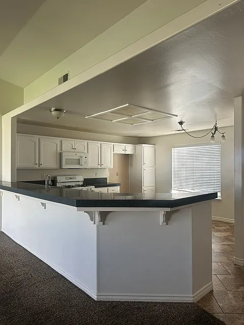 3 bed, 1448 sqft, $2,200 — Photo 2