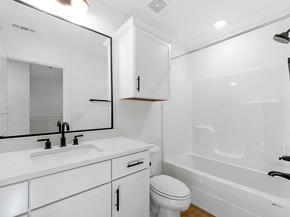4th image of 2614 SW Livingston Sq #1