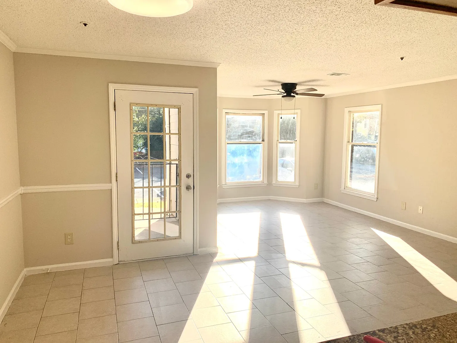 2 bed, 1040 sqft, $1,500 — Photo 2