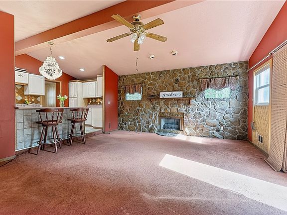 5th image of 11 Green Oak Ln