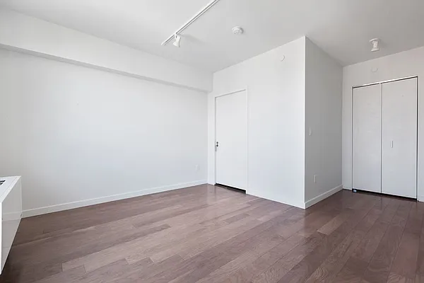 Rented by Greystar | media 10