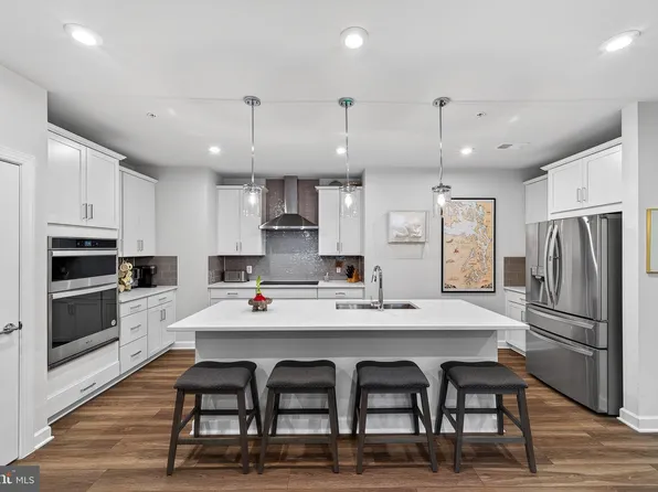 21630 Hawksbill High Cir Unit 204, Sterling, VA 20164