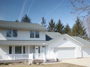 801 Latham Pl, Cedar Falls, IA 50613