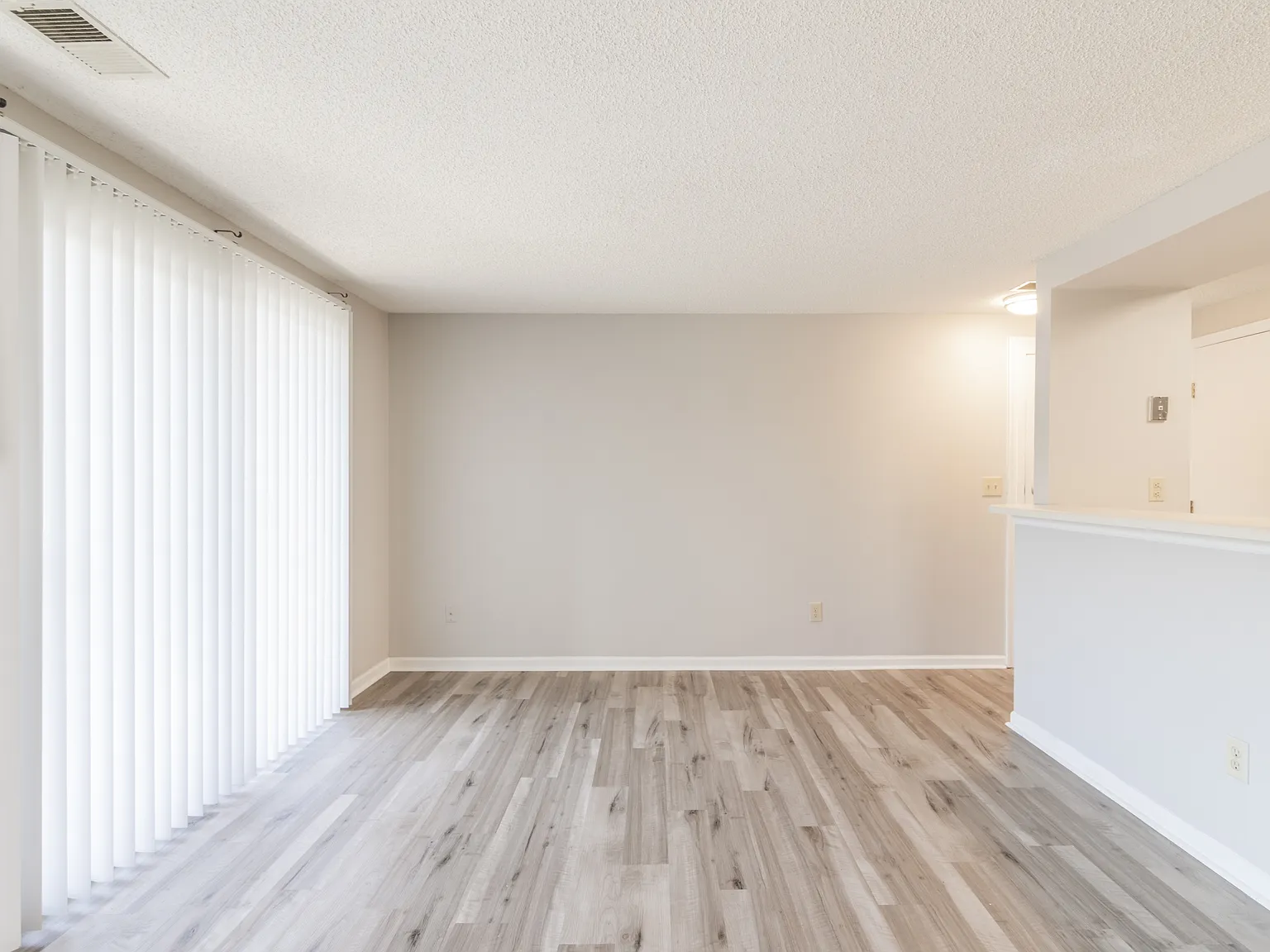 1624 Arlyn Cir — Photo 4