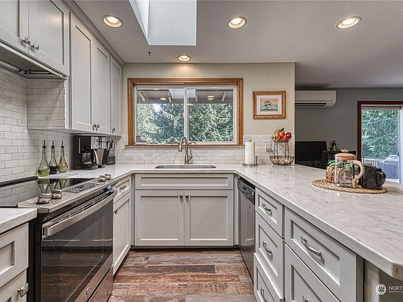 5th image of 8608 58th Ave NW