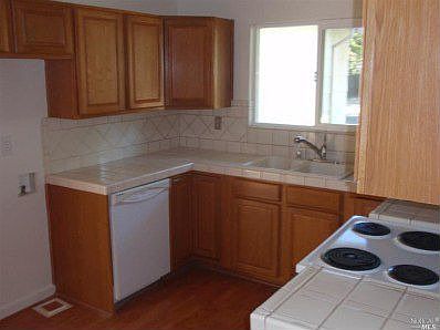 5th image of 721 Camelia Way