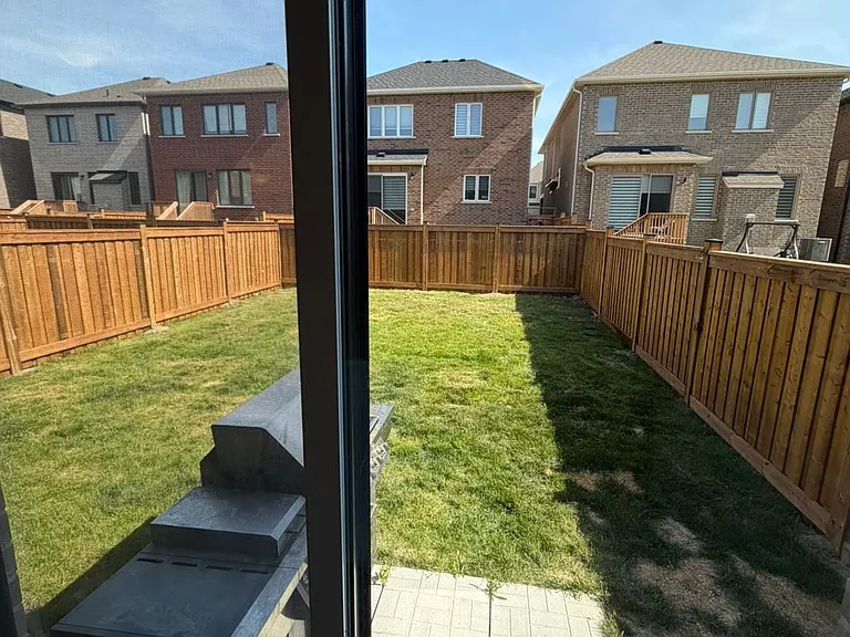 384 Madelaine Dr — Photo 28