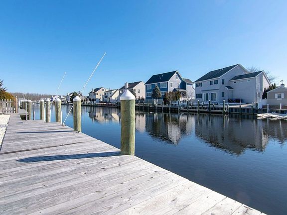 5th image of 93 Spinnaker Ct